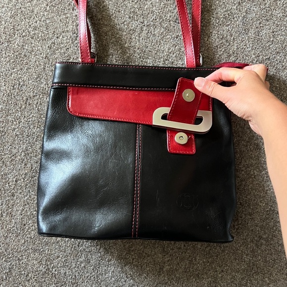 VTG 90s Y2K Leather Shoulder Bag Transformable to a Backpack Black & Red Retro - Picture 2 of 16